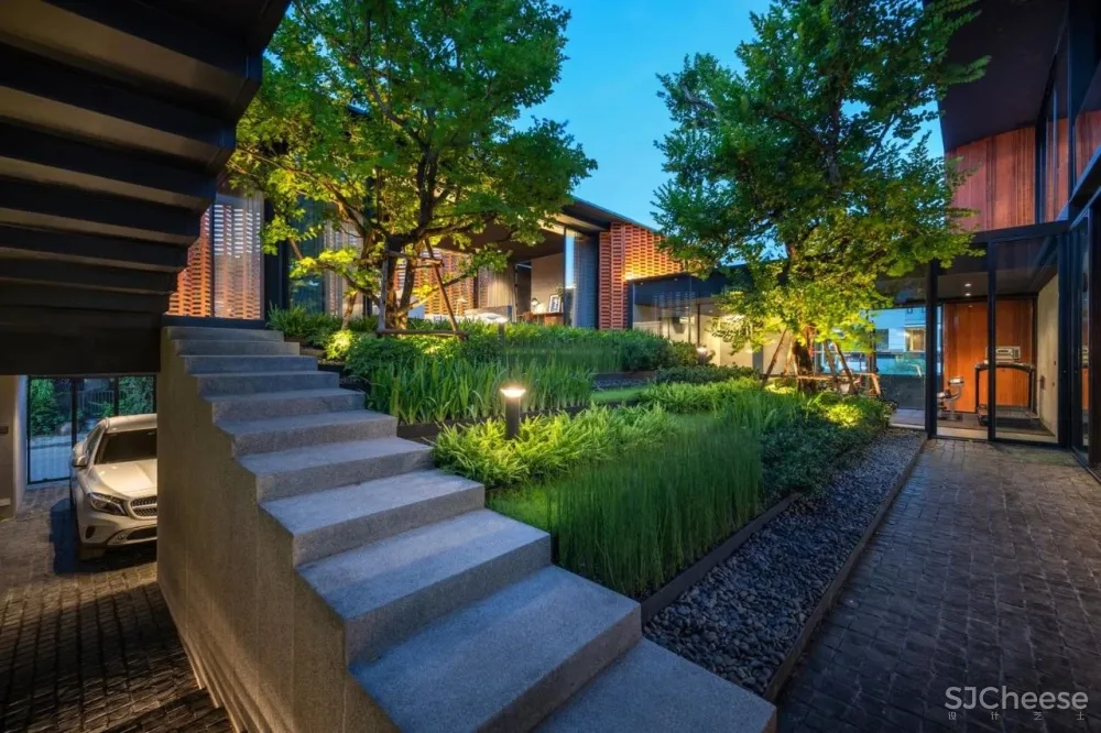 曼谷570㎡临湖别墅 WARchitect Studio