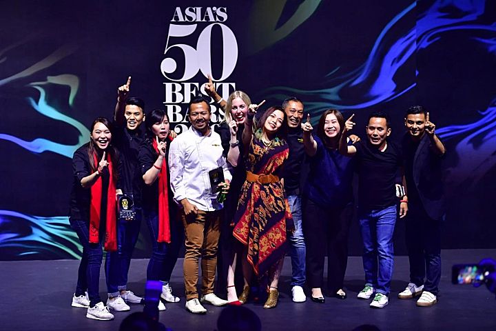 入口简陋到像WC,这个酒吧凭什么,连续两年成为“中国最佳酒吧”?