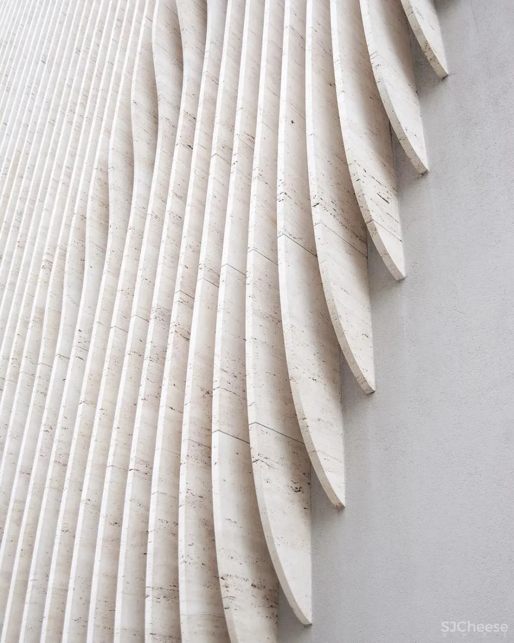 这栋房子用曲线大理石做外墙,张扬的个性之美!