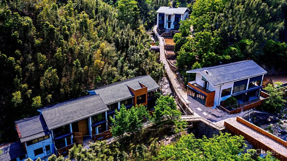 新挖到的隐秘玩水地, 直接睡入山溪间! 还原宫崎骏动漫里的夏天, 秒回无拘束童年时光