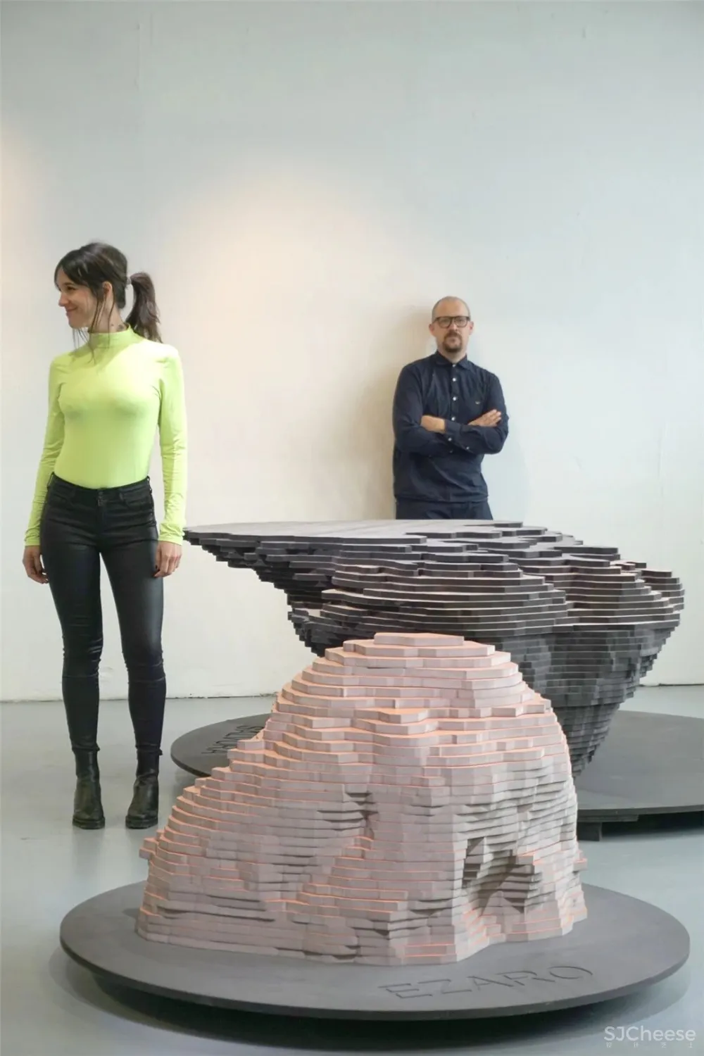 Living Big,他们将小空间最大化利用;通过简单手势即可转换空间,他们是移动系统专家