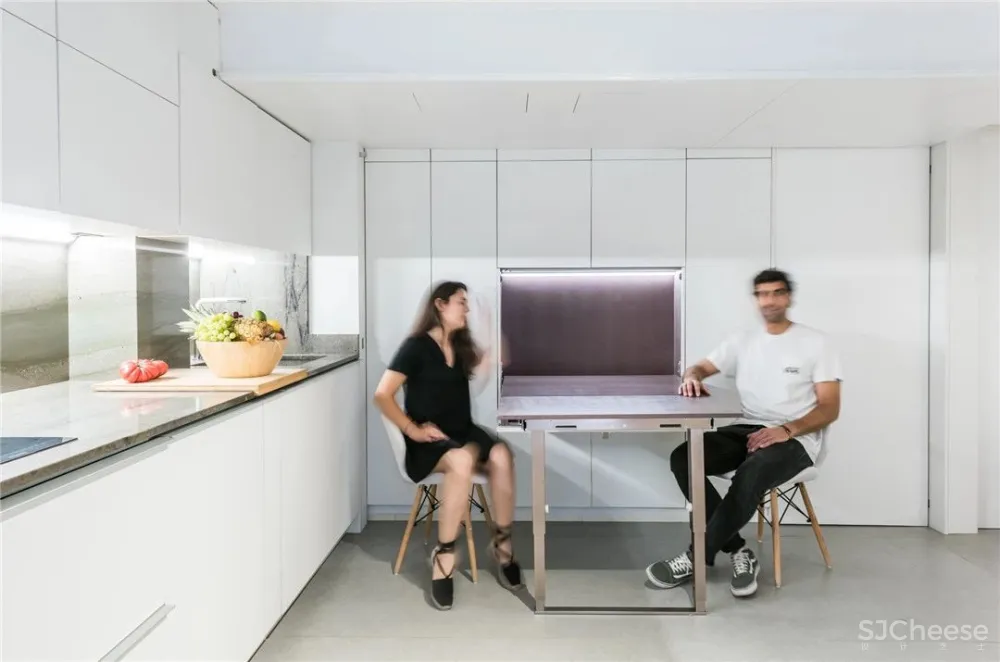 Living Big,他们将小空间最大化利用;通过简单手势即可转换空间,他们是移动系统专家