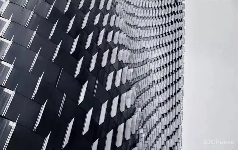 “光给予影的存在,影赋予光的生命” 中银大厦