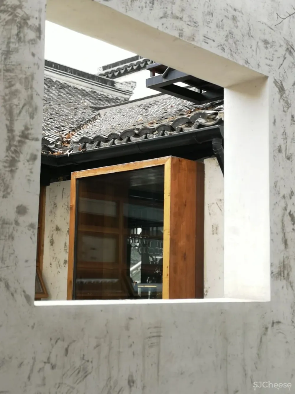 他在运河畔改造了16个房间的工业风老宅,还打造一间人气超旺的咖啡馆