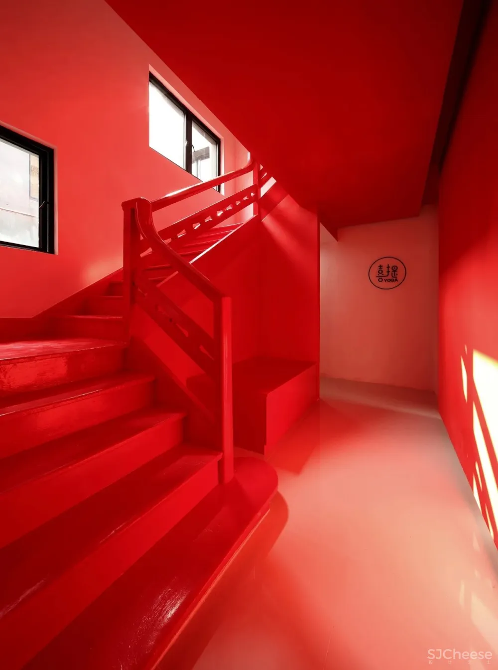 建筑师在老房子里插入四个构件,将其变成136㎡的瑜伽馆