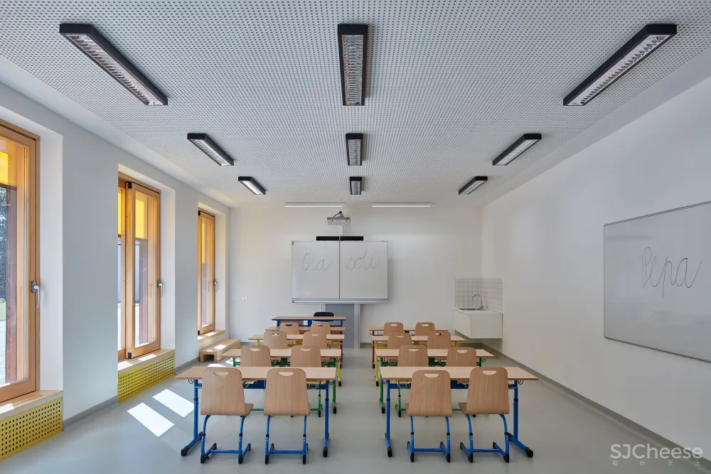公共工作室FUUZE将德意志的巴洛克式教区改造成一所好玩的小学