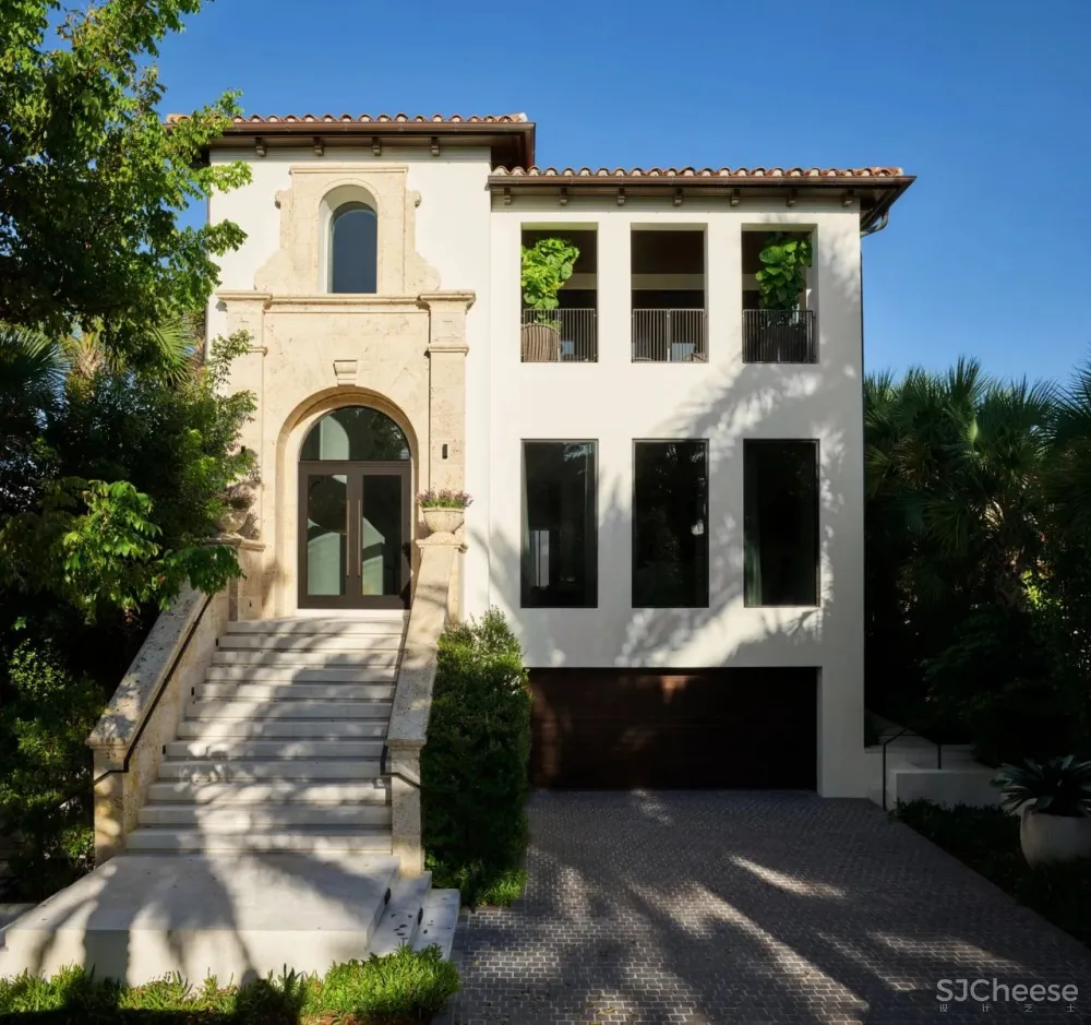 Inside Tom Joyner’s Elegant Florida Villa