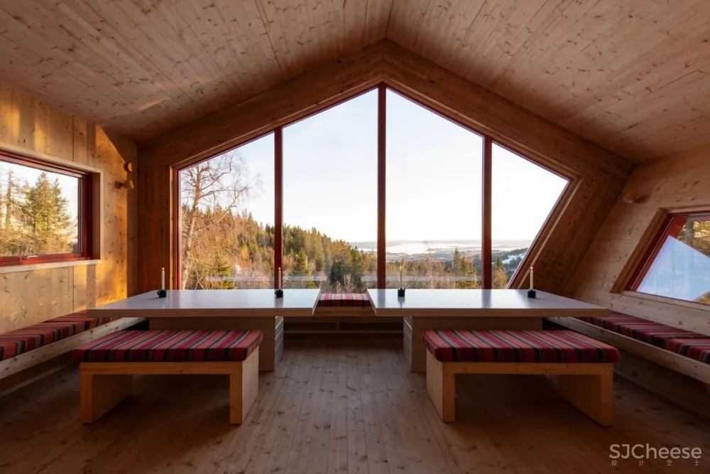 这座全景自助客舱，位于奥斯陆最美丽森林中，一晚仅接待10人，需提前预定