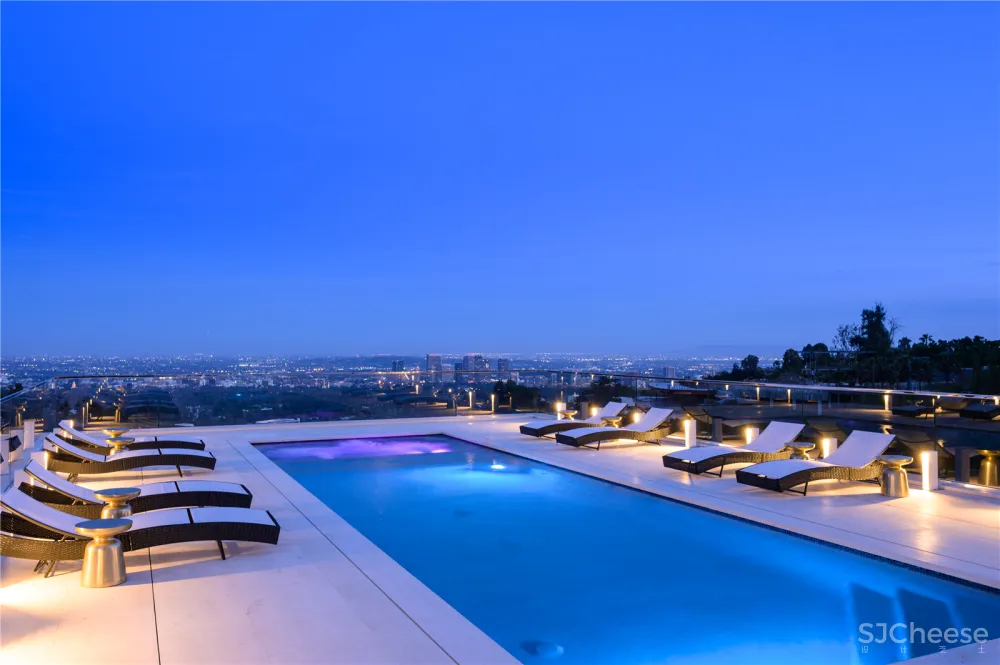 1300㎡ 的别墅, 售价3.4亿, 豪宅就该有这种视野