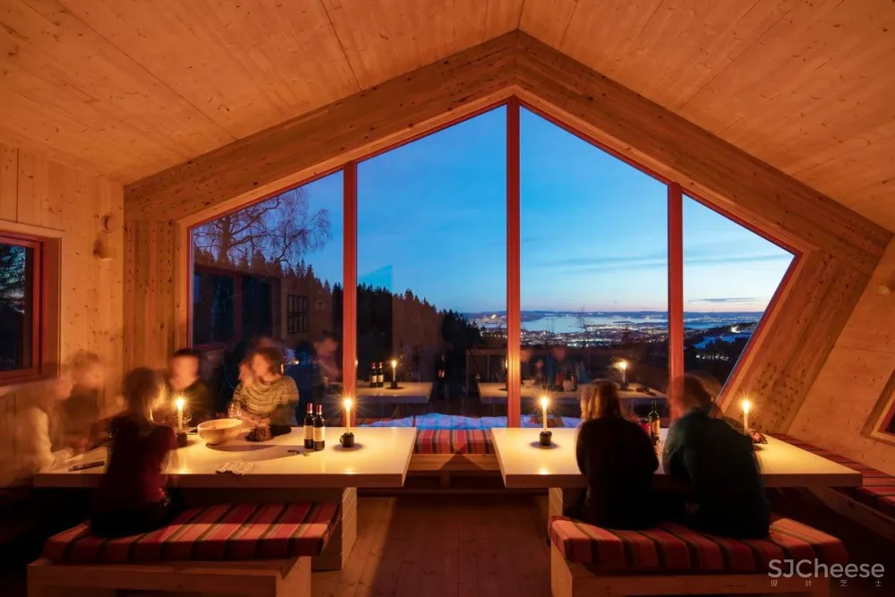这座全景自助客舱，位于奥斯陆最美丽森林中，一晚仅接待10人，需提前预定