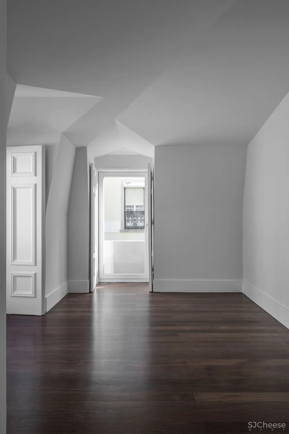 SIA Arquitectura 将里斯本的一座历史性的联排别墅改造成两座现代住宅