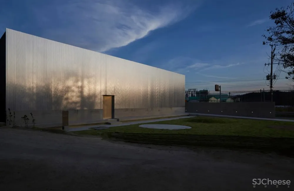 LEEDO SAU咖啡店,城市中‘抽离’空间 ATMOROUND