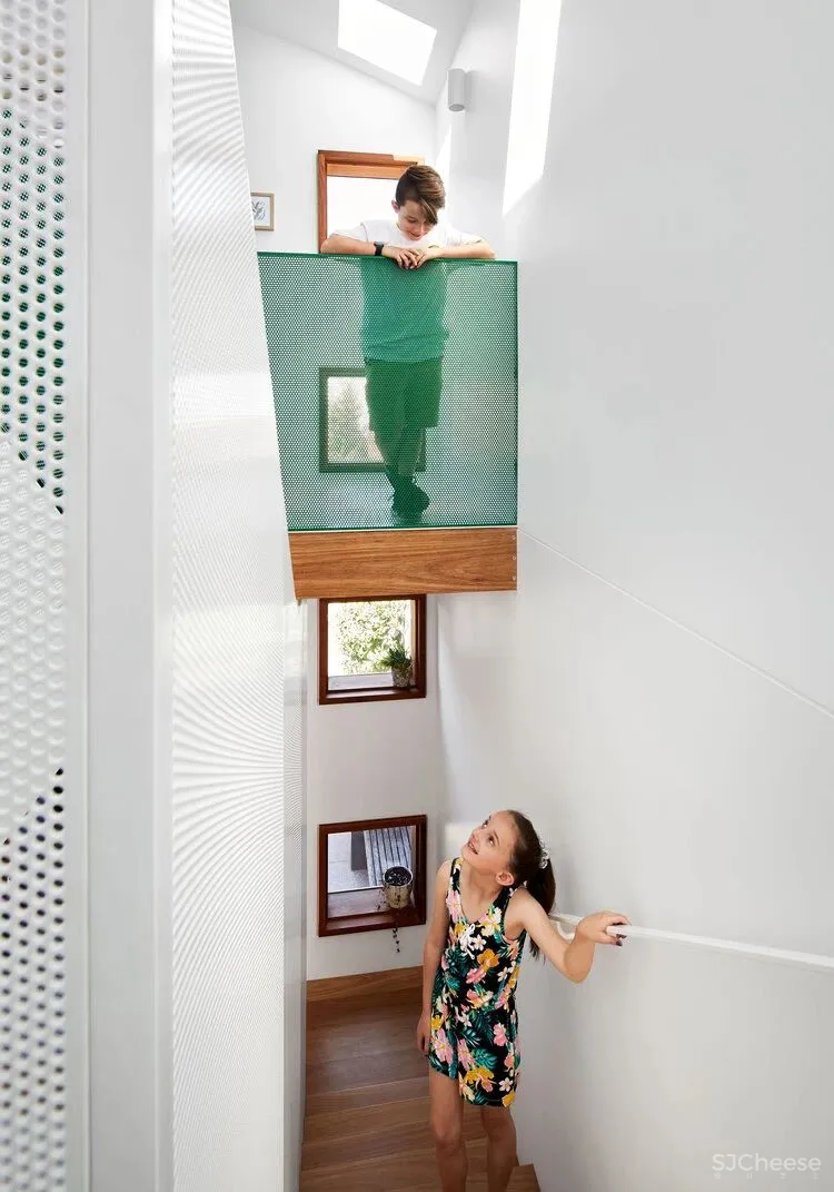 老旧建筑改造的空间里，有花园有阳光，因为他们终于对这里下手了