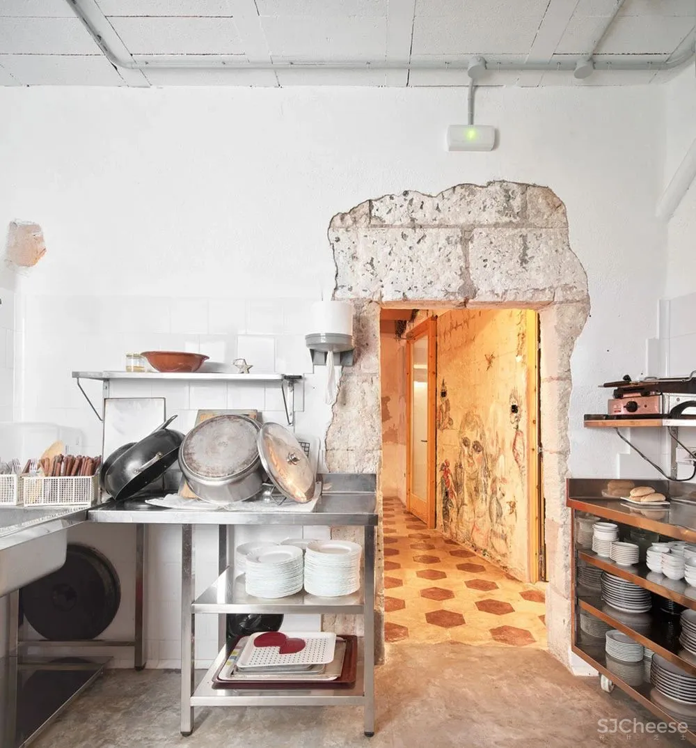 为与不为:Lliro家族音乐咖啡厅