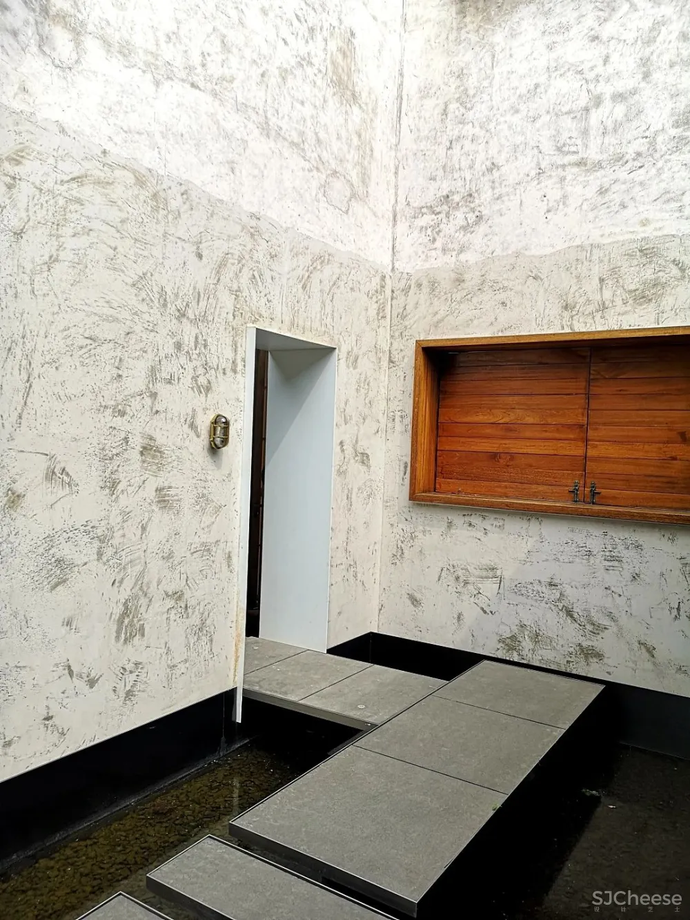 他在运河畔改造了16个房间的工业风老宅,还打造一间人气超旺的咖啡馆