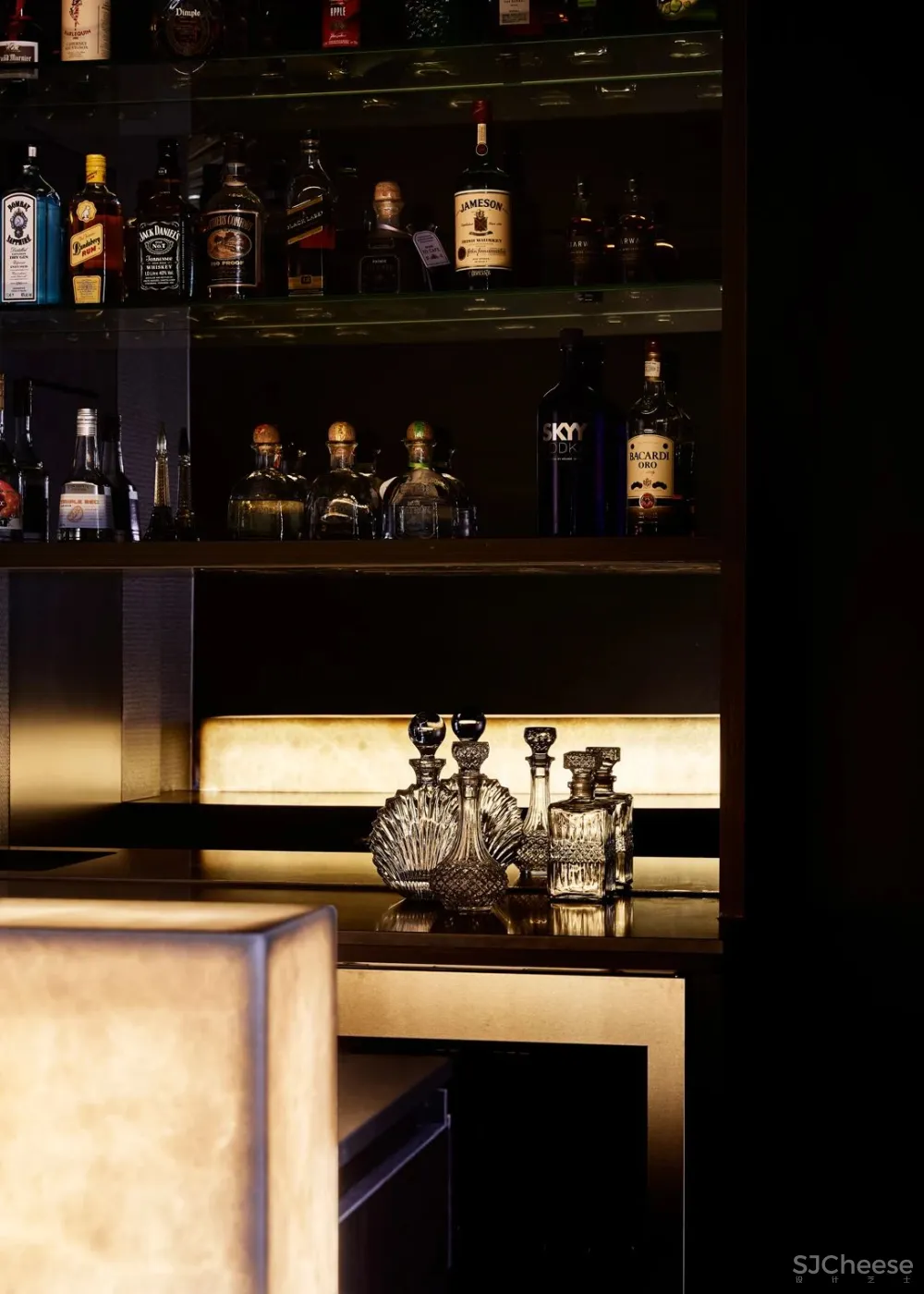 优雅简约的中性住宅