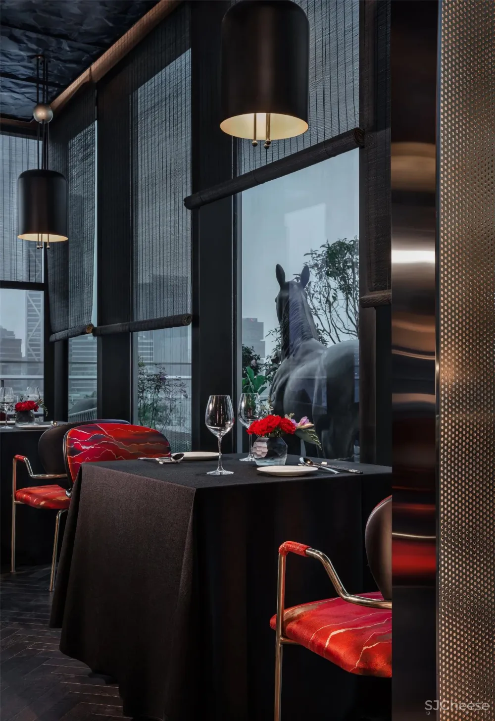 把水做到顶上的餐厅 曾建龙