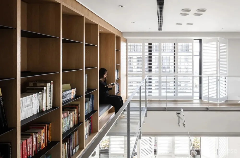 233㎡ 挑空设计,百叶窗这样用更高级