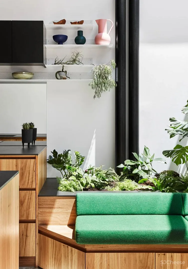 老旧建筑改造的空间里，有花园有阳光，因为他们终于对这里下手了