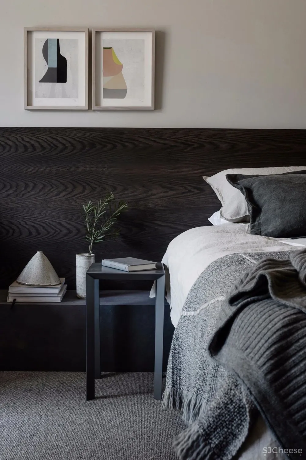 设计师梁志天的家曝光，大师也青睐“地板上墙”