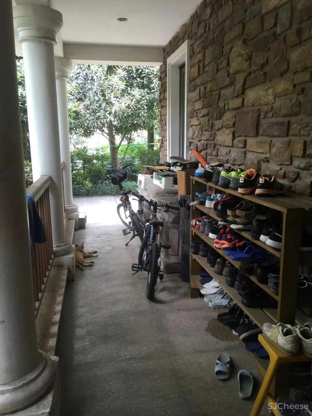 1100㎡独栋别墅使用13年后翻新，网友：给设计师跪了！（附改造前图）