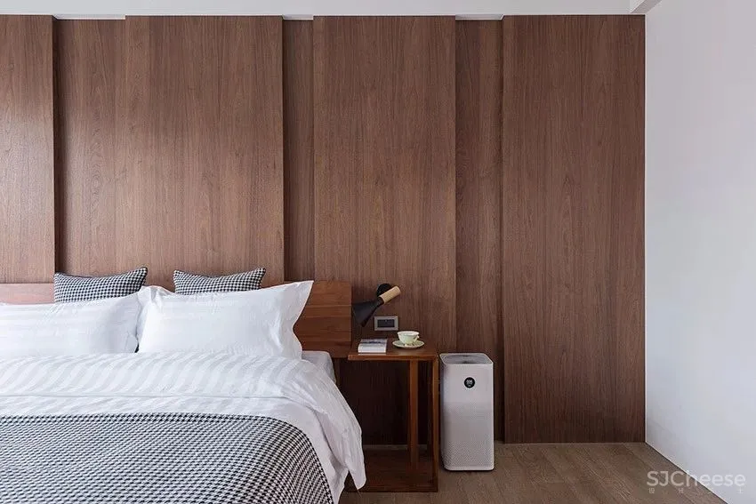 设计师梁志天的家曝光，大师也青睐“地板上墙”