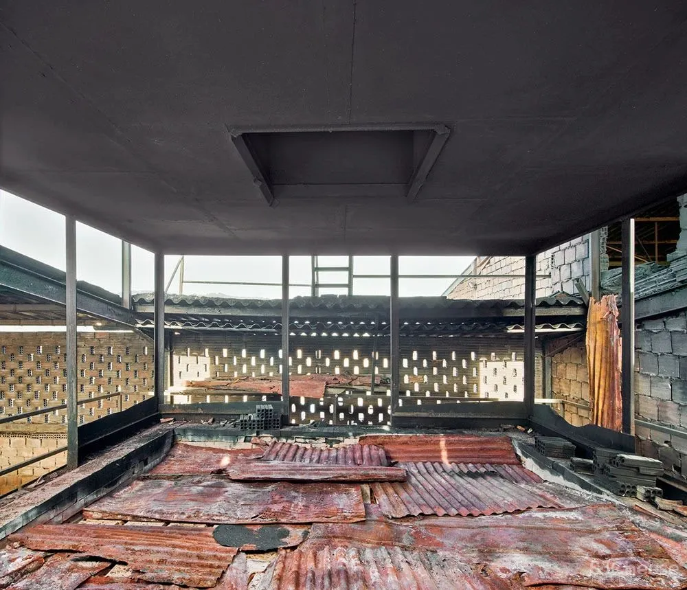 为与不为:Lliro家族音乐咖啡厅