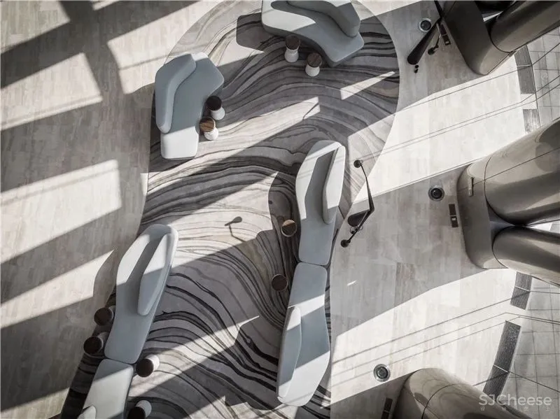 “光给予影的存在,影赋予光的生命” 中银大厦