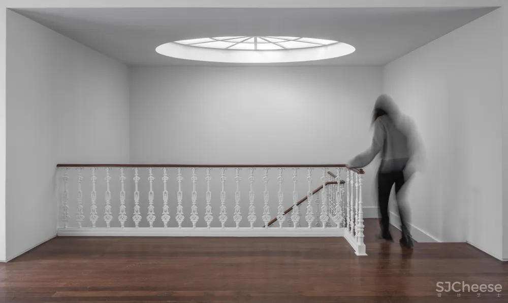 SIA Arquitectura 将里斯本的一座历史性的联排别墅改造成两座现代住宅