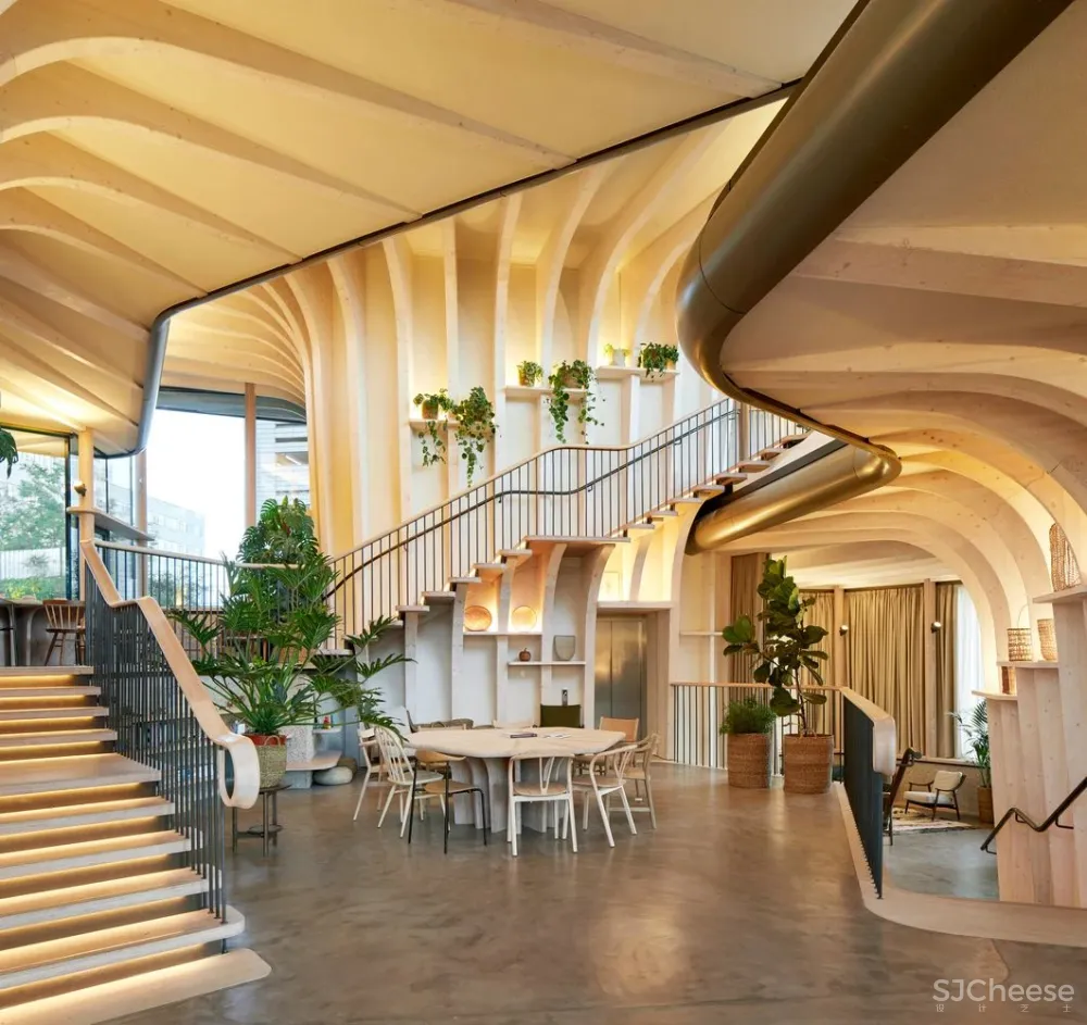 Heatherwick 新作‘麦琪癌症护理中心’，三座‘花盆’