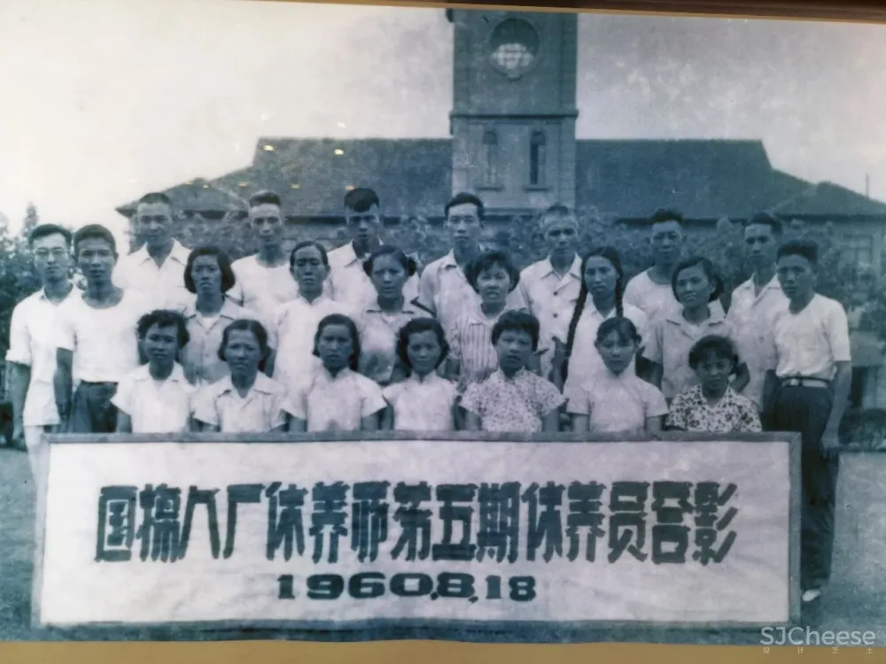 建筑师在老房子里插入四个构件,将其变成136㎡的瑜伽馆