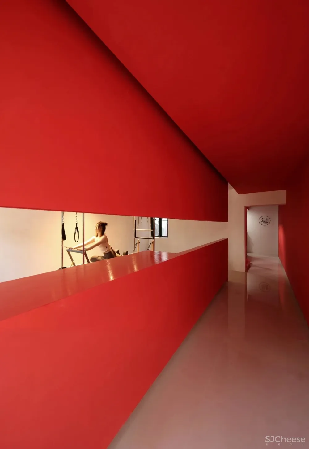 建筑师在老房子里插入四个构件,将其变成136㎡的瑜伽馆