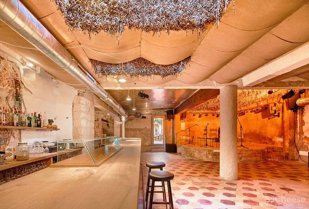 为与不为:Lliro家族音乐咖啡厅