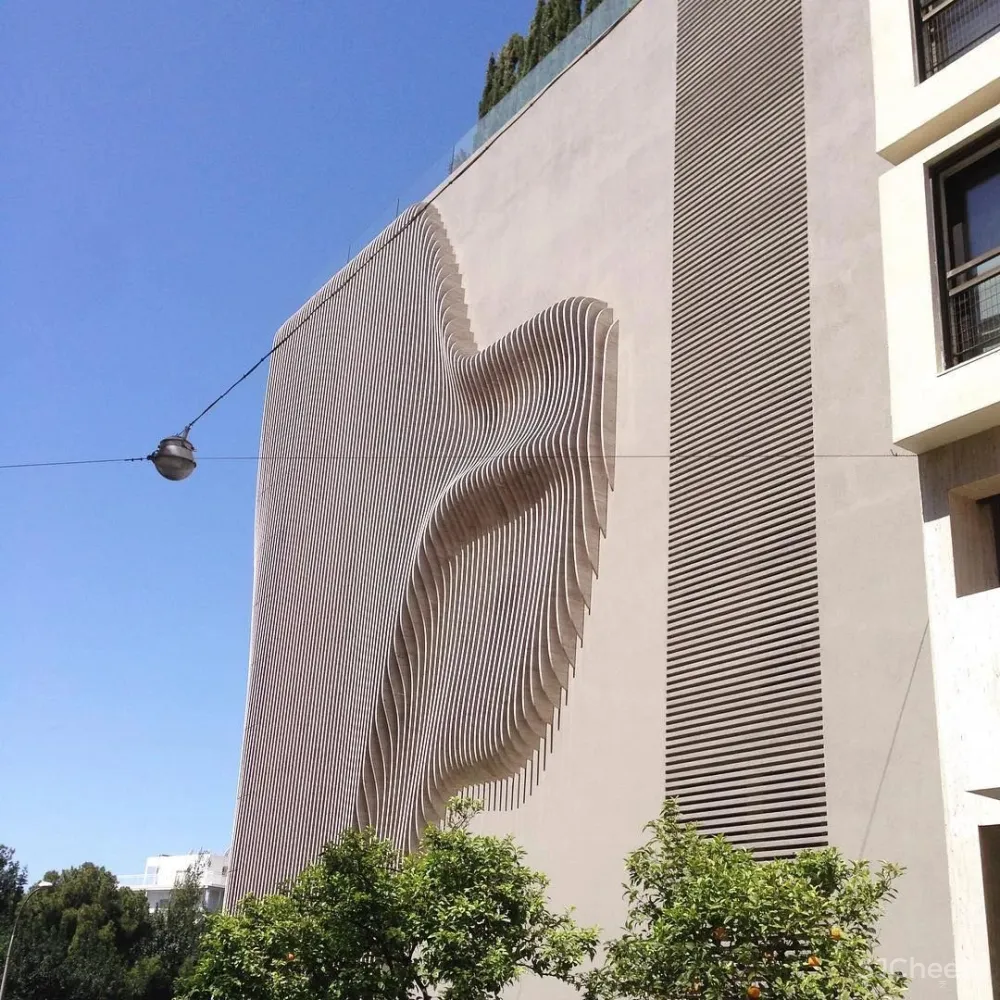 这栋房子用曲线大理石做外墙,张扬的个性之美!