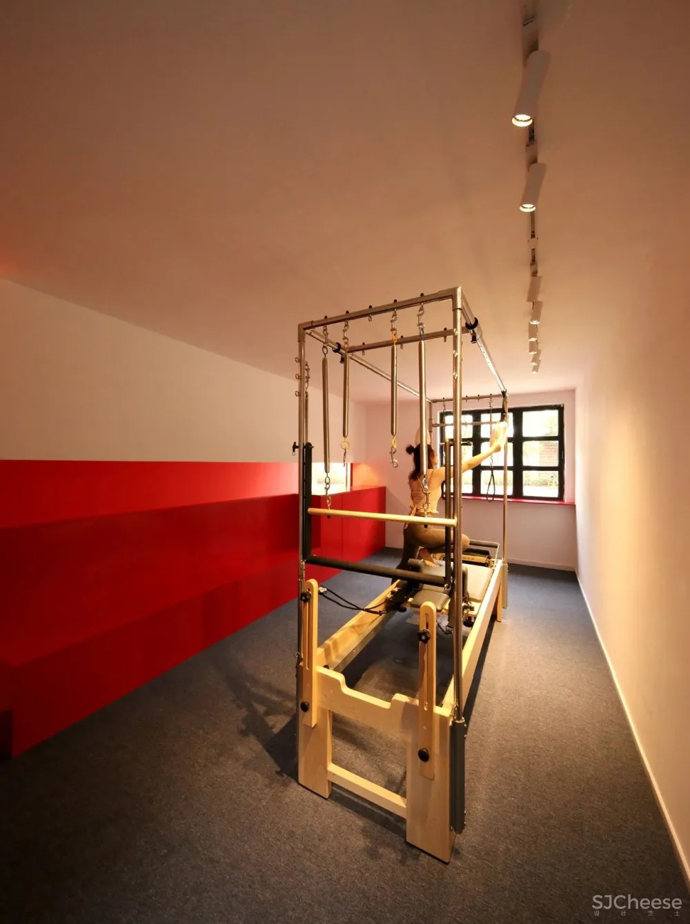 建筑师在老房子里插入四个构件,将其变成136㎡的瑜伽馆