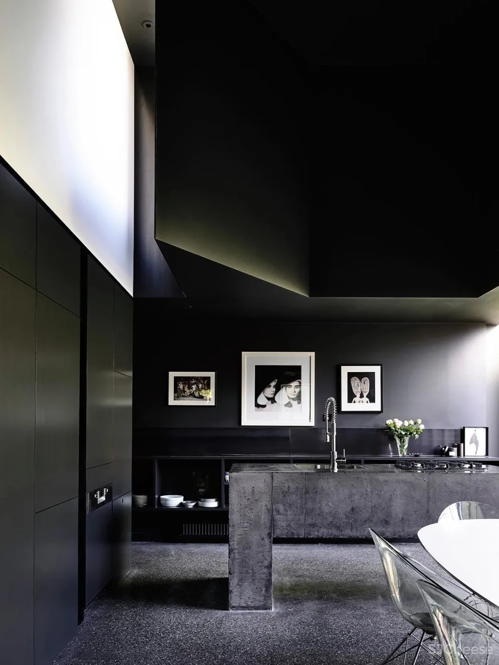 澳大利亚国家室内设计大奖追求极度静谧，探索光影魅力，这个暗黑系住宅真的真的很酷炫
