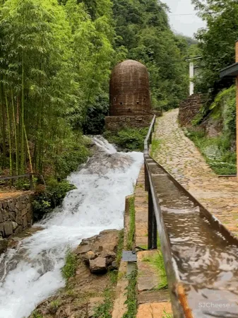 新挖到的隐秘玩水地, 直接睡入山溪间! 还原宫崎骏动漫里的夏天, 秒回无拘束童年时光