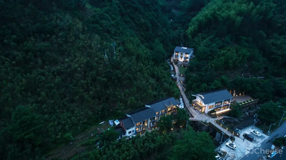 新挖到的隐秘玩水地, 直接睡入山溪间! 还原宫崎骏动漫里的夏天, 秒回无拘束童年时光