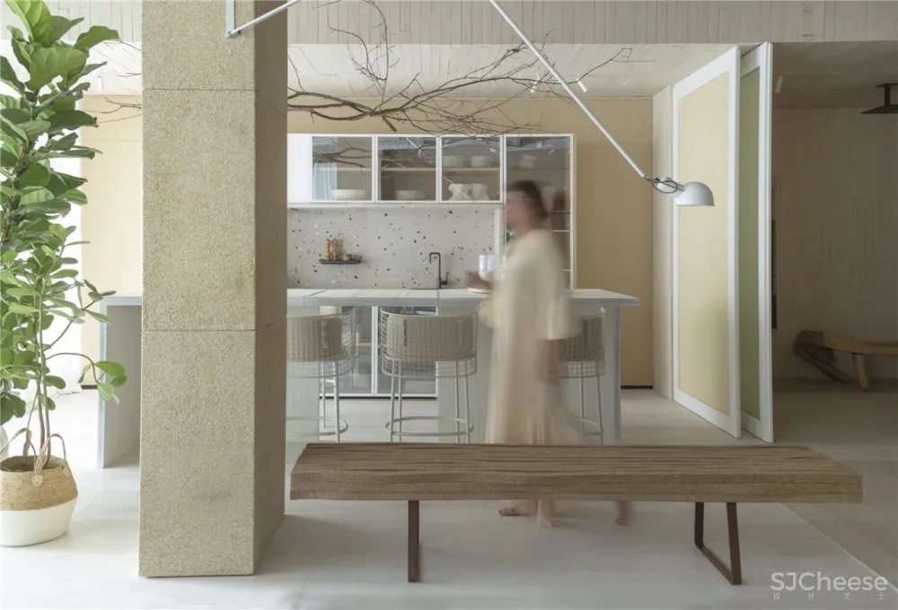 愿有一间小阁楼,与你相拥听海