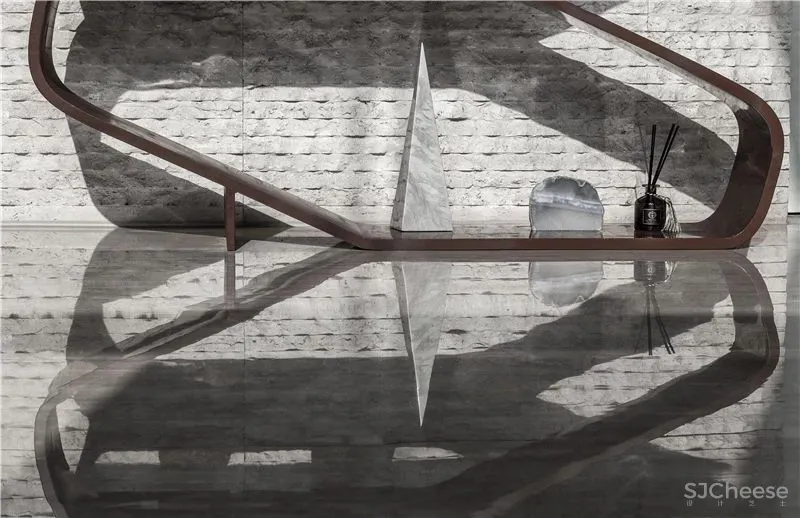 “光给予影的存在,影赋予光的生命” 中银大厦