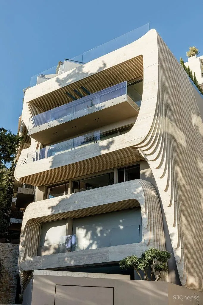 这栋房子用曲线大理石做外墙,张扬的个性之美!