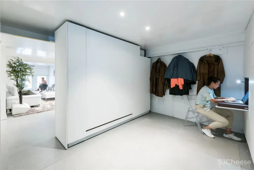 Living Big,他们将小空间最大化利用;通过简单手势即可转换空间,他们是移动系统专家