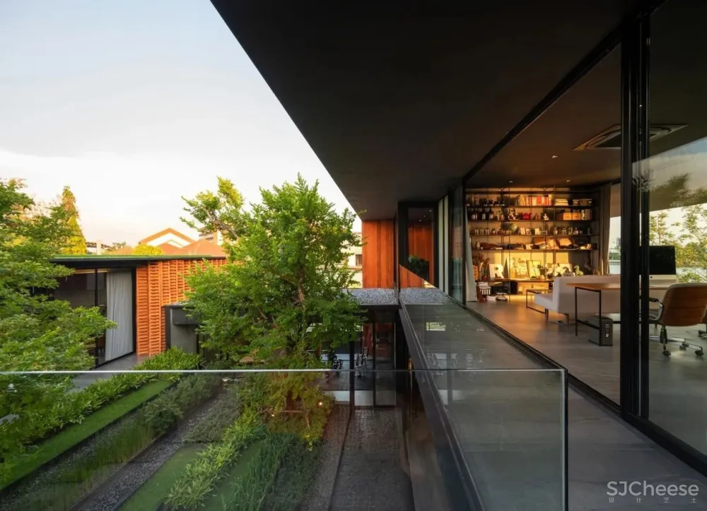 曼谷570㎡临湖别墅 WARchitect Studio