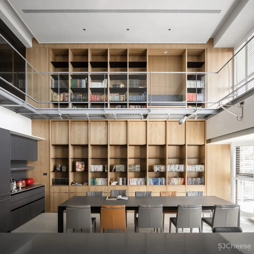 233㎡ 挑空设计,百叶窗这样用更高级