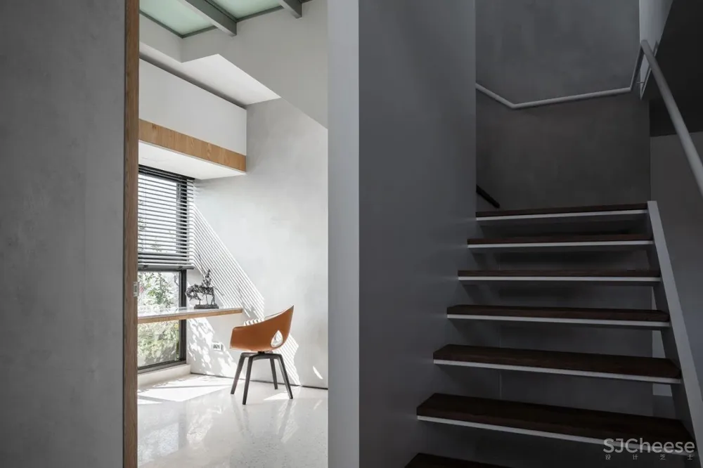 233㎡ 挑空设计,百叶窗这样用更高级