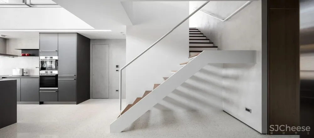 233㎡ 挑空设计,百叶窗这样用更高级