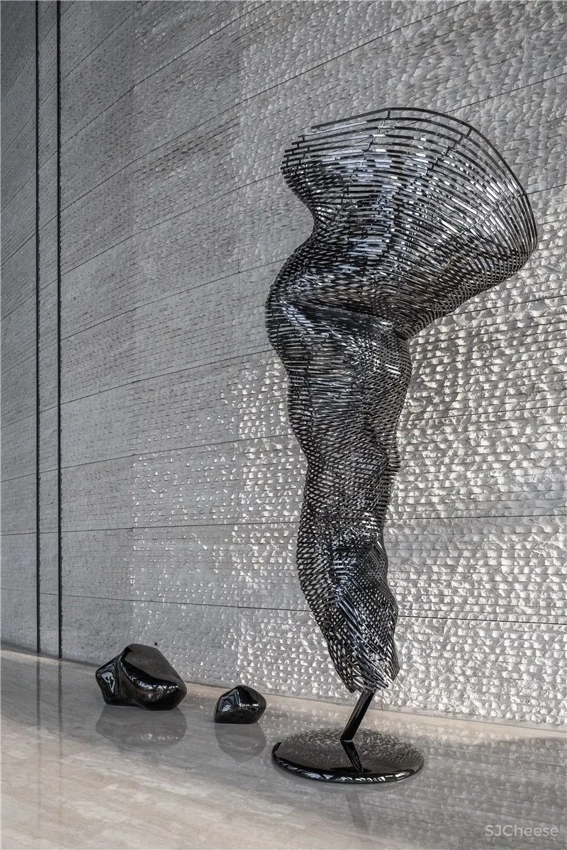 “光给予影的存在,影赋予光的生命” 中银大厦