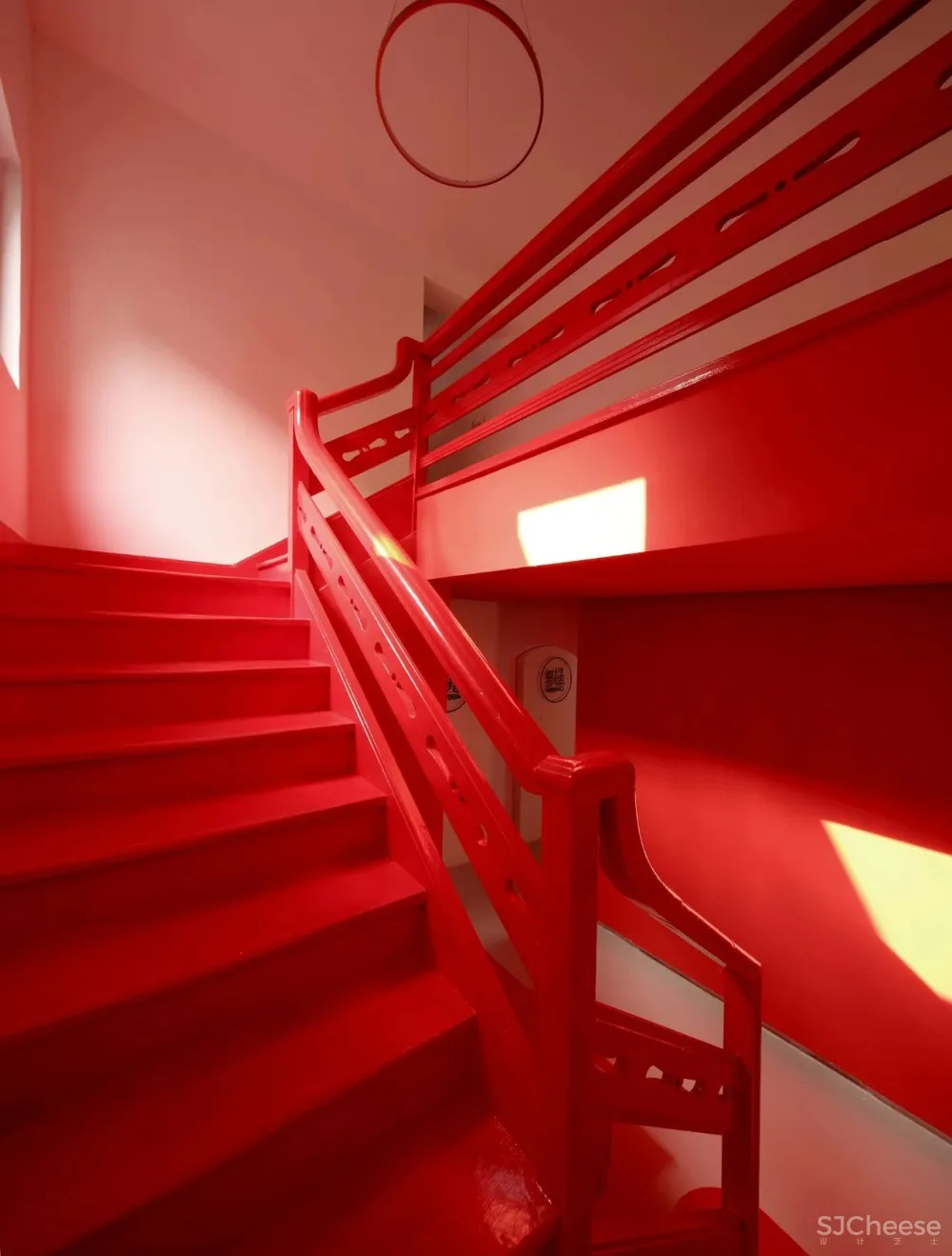 建筑师在老房子里插入四个构件,将其变成136㎡的瑜伽馆