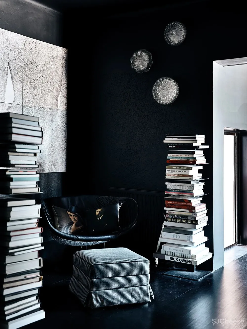 澳大利亚国家室内设计大奖追求极度静谧，探索光影魅力，这个暗黑系住宅真的真的很酷炫