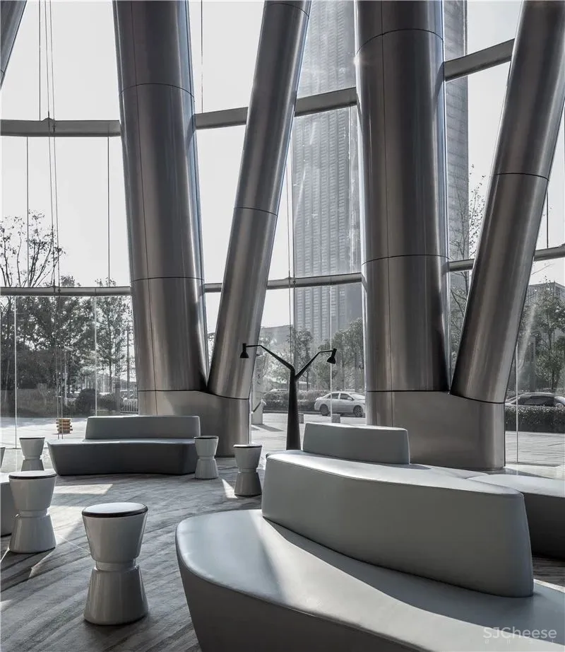 “光给予影的存在,影赋予光的生命” 中银大厦